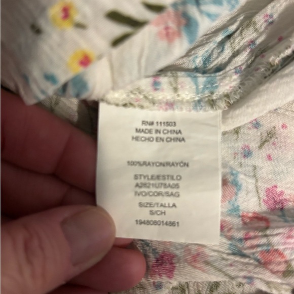 Lilly Rose Floral Romper. Size Small. Front Button And Tie. - Picture 9 of 9